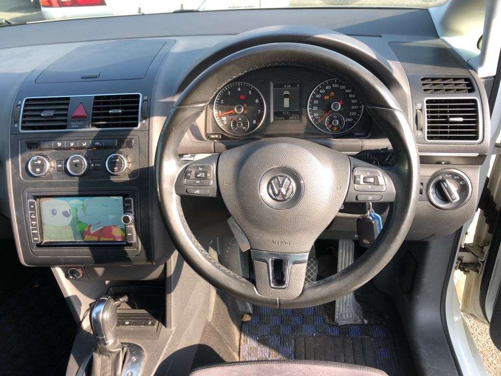 VOLKSWAGEN TOURAN