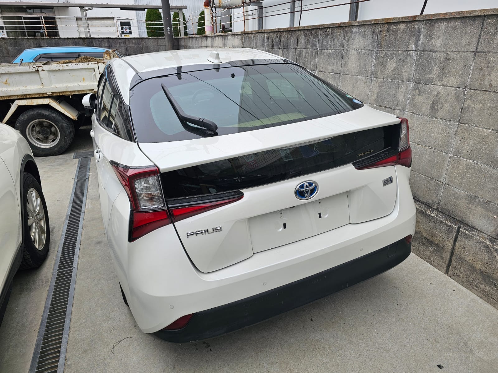 TOYOTA PRIUS