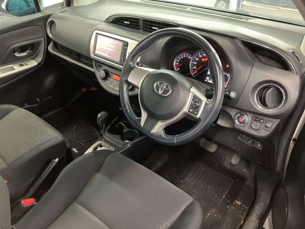 TOYOTA VITZ