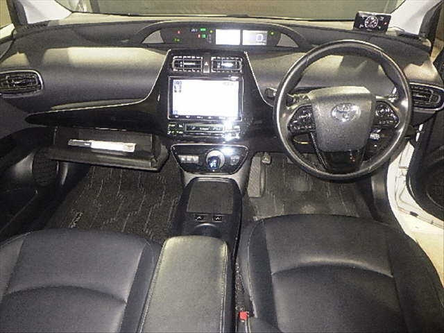 TOYOTA PRIUS 2019 White