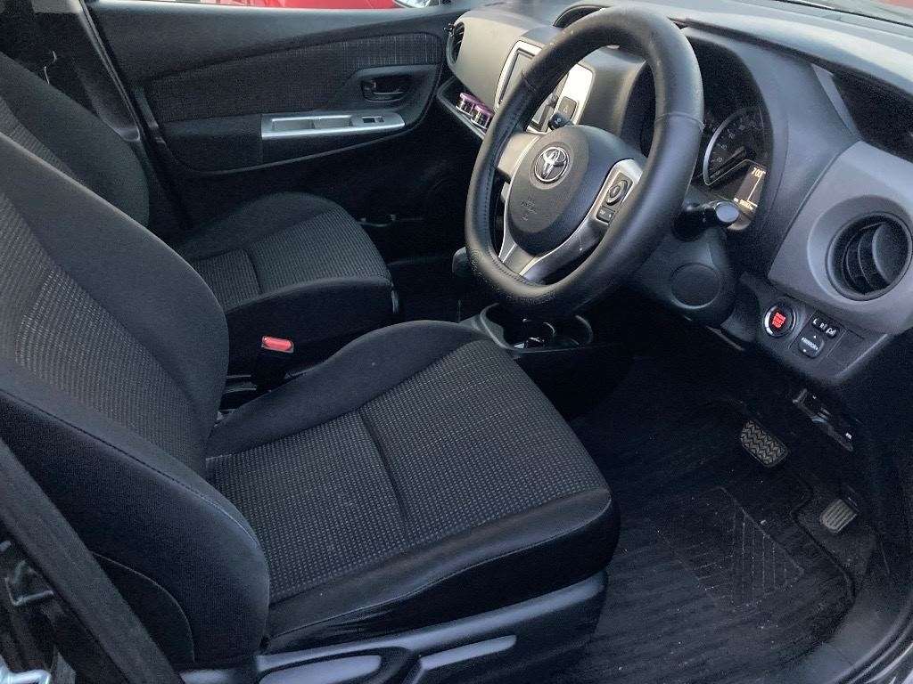 TOYOTA VITZ 2014 Black