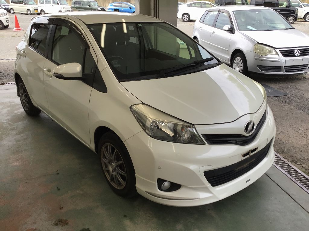 TOYOTA VITZ 2014 White