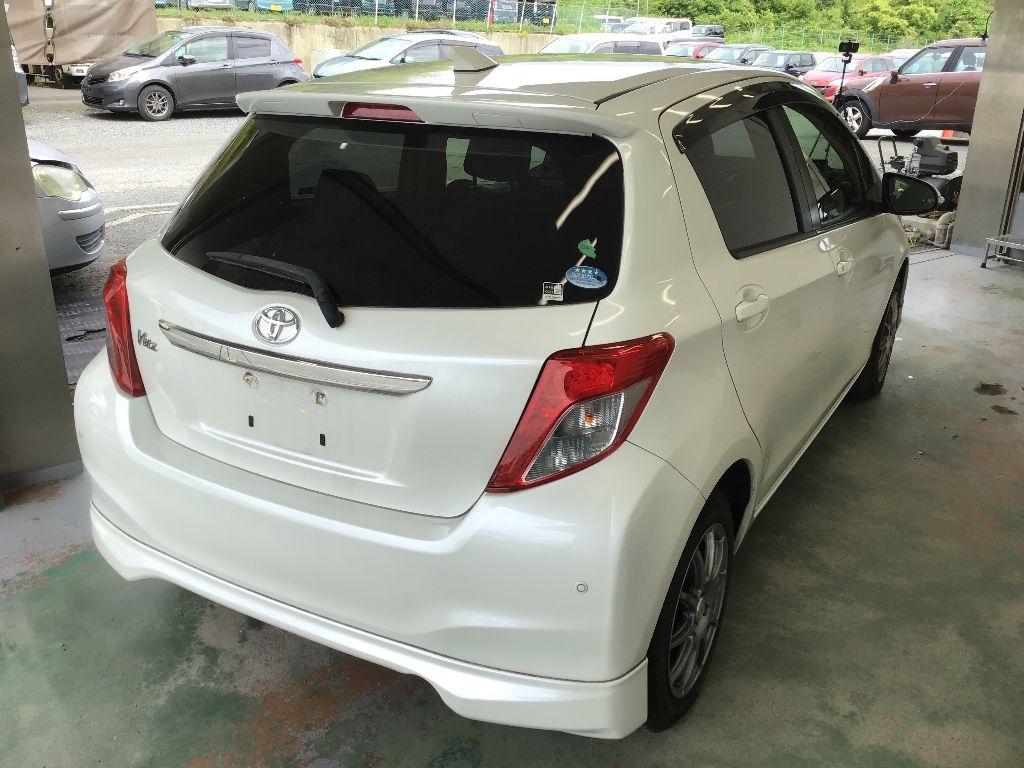 TOYOTA VITZ 2014 White