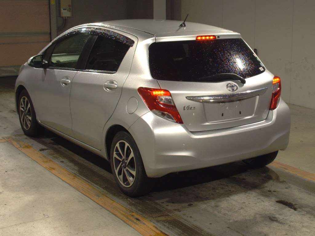 TOYOTA VITZ 2014 Silver